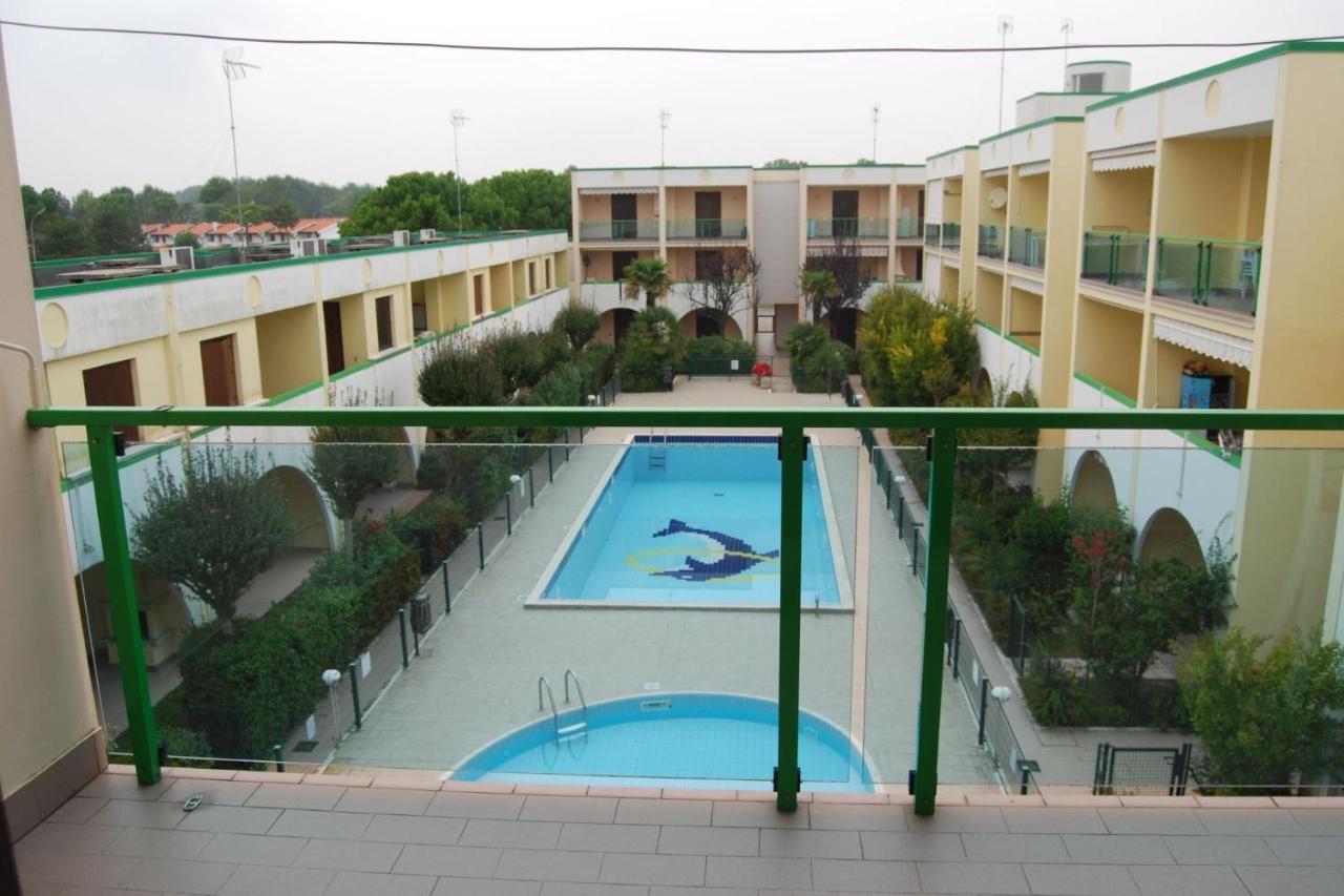 Comfy With Balcony And Ac *