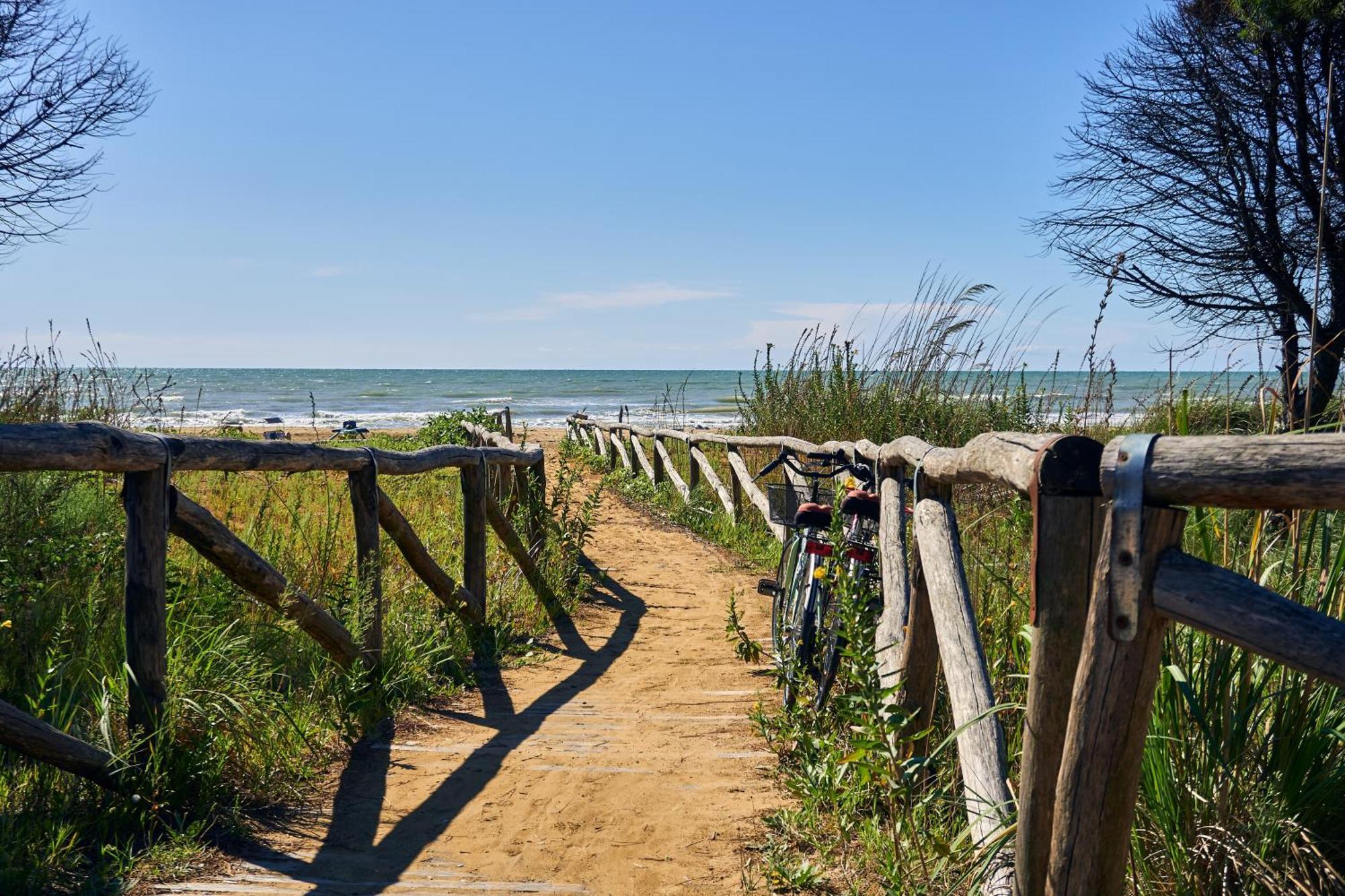 Comfy With Balcony And Ac Apartment Bibione